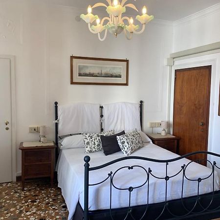 B&B Al Teatro With Canal View Venecia Exterior foto