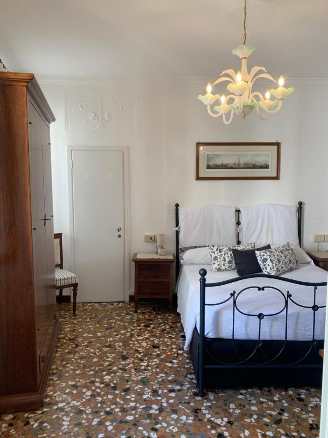 B&B Al Teatro With Canal View Venecia Exterior foto