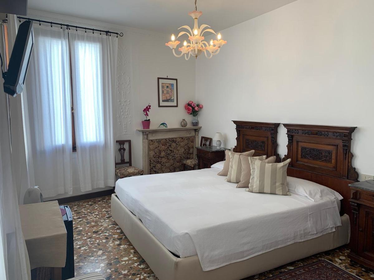 B&B Al Teatro With Canal View Venecia Exterior foto