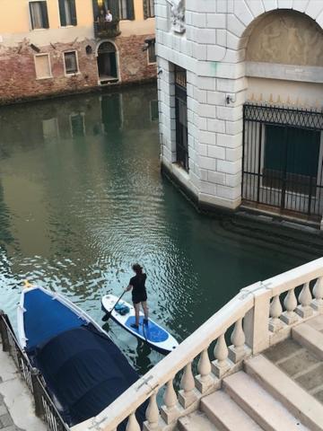 B&B Al Teatro With Canal View Venecia Exterior foto