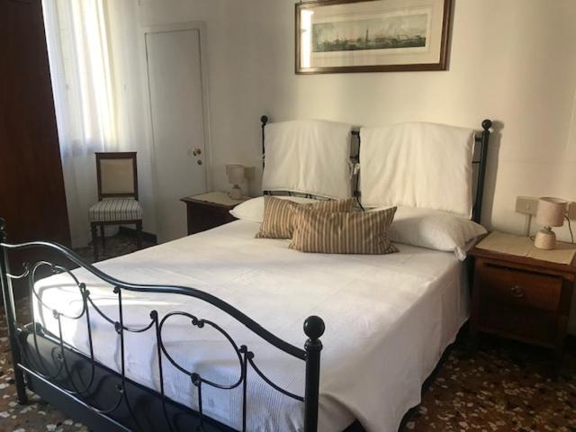 B&B Al Teatro With Canal View Venecia Exterior foto
